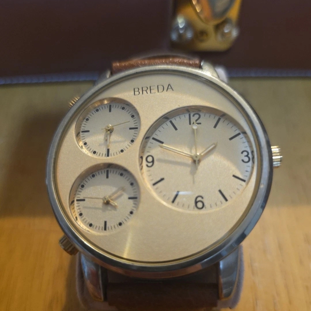 Breda Gold-Tone watch three timezone dial not working